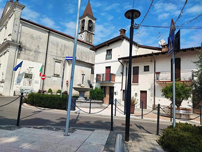 Casa quadrilocale in vendita in Via CastelloBarbata, Barbata