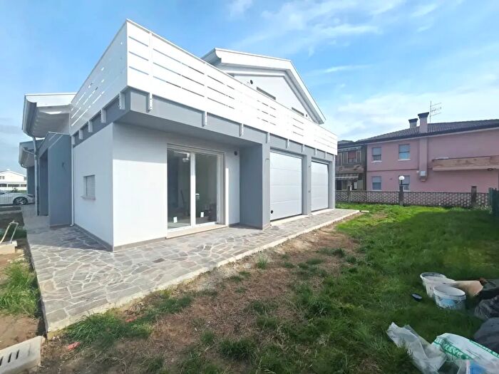 Casa quadrilocale in vendita in Fosso