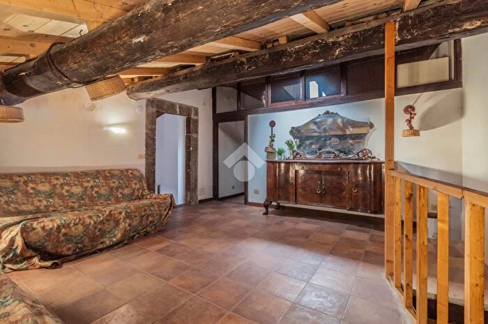 Appartamento trilocale in vendita in Vicolo Spezieria, Capranica