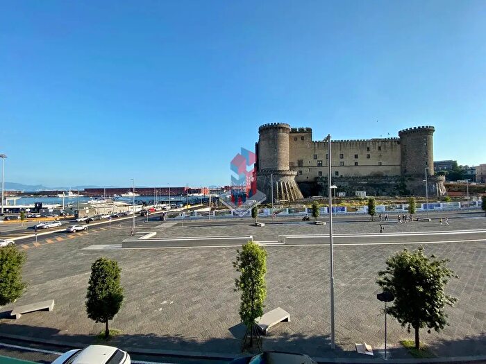 Appartamento monolocale in vendita in Investimento dElite Loft PZza Municipio, Napoli