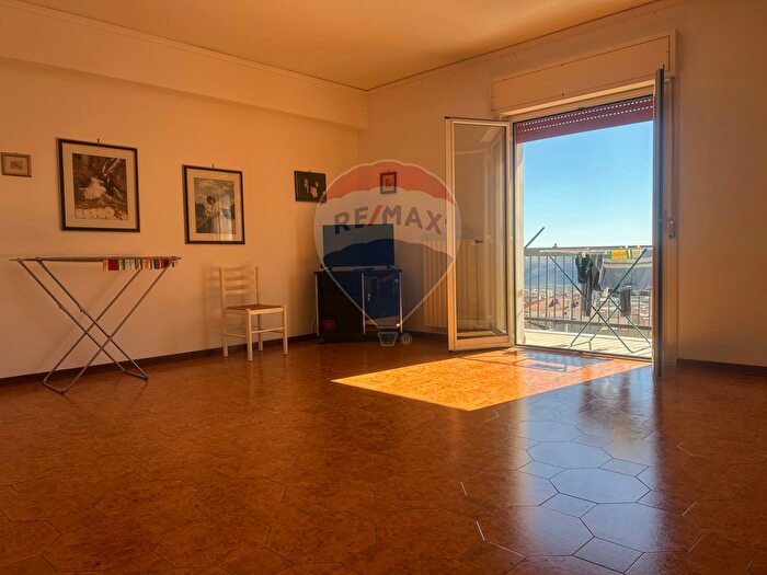 Appartamento con 6 locali in vendita in Via delle Costituzione, Ragusa