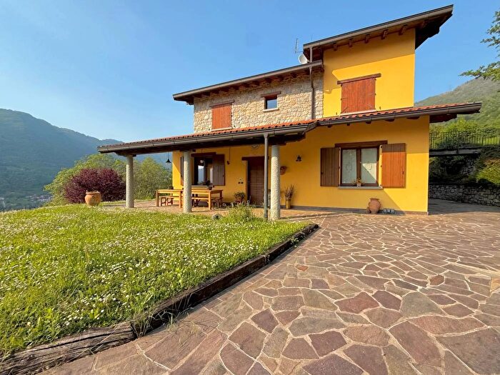 Casa con 5 locali in vendita in Via Vidalba Monasterolo del Castello, Monasterolo Del Castello