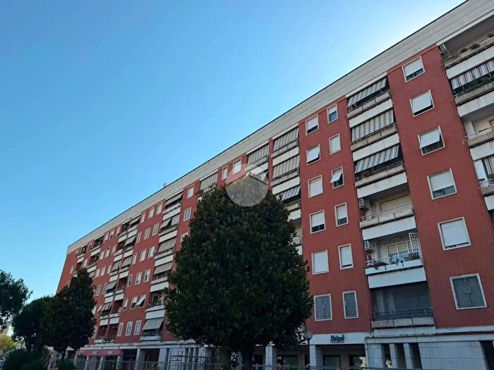Appartamento trilocale in vendita in Via delle Vigne Nuove, Roma