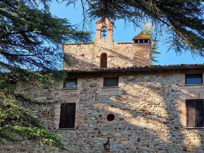 Casa con 13 locali in vendita in Frazione Niccone, Umbertide