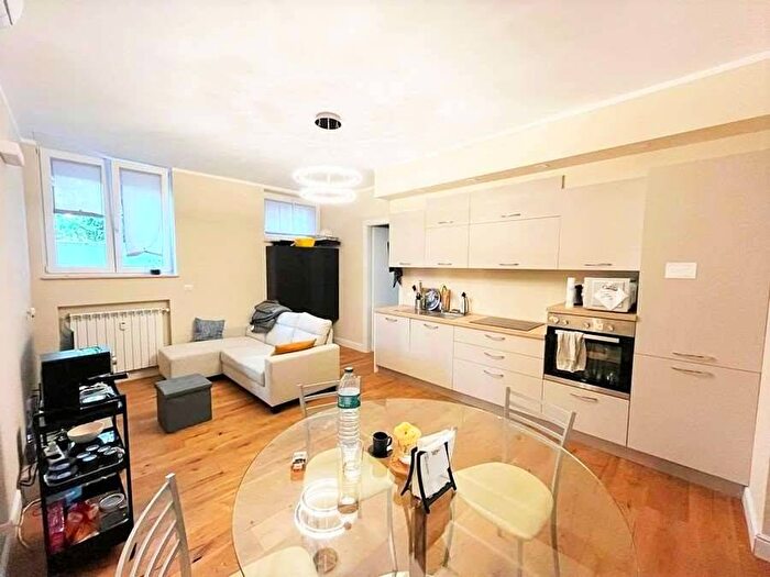 Appartamento trilocale in affitto in Viale Legioni Romane, Bande Nere, Milano