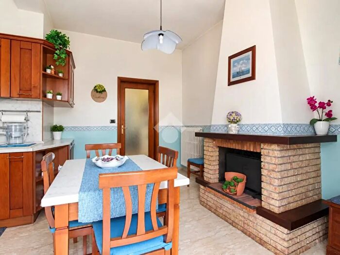 Appartamento con 5 locali in vendita in Via Romagna, Roseto Degli Abruzzi