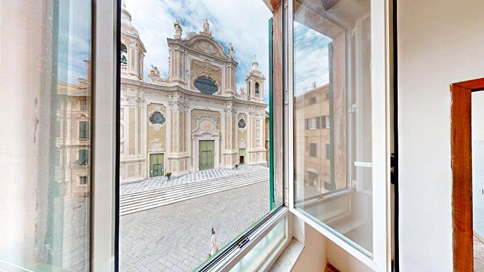 Appartamento trilocale in vendita in Via Ugo Bassi, Finale Ligure