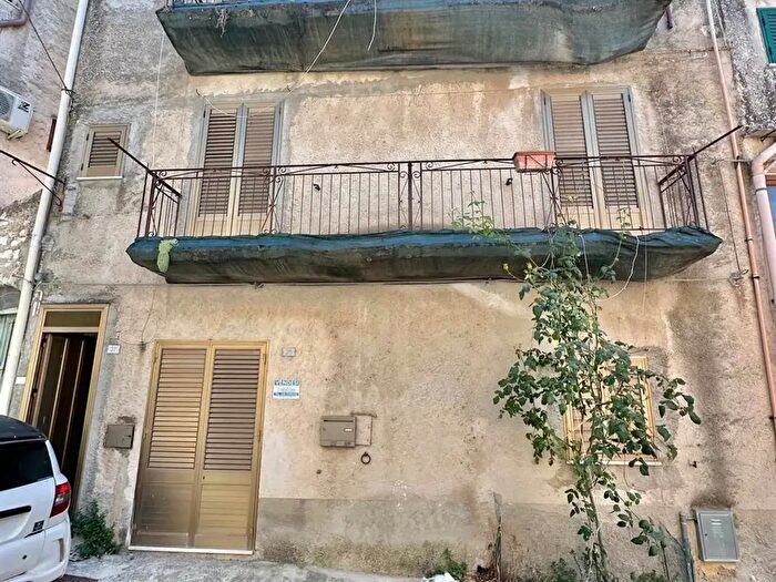 Casa con 5 locali in vendita in Chiusa Sclafani