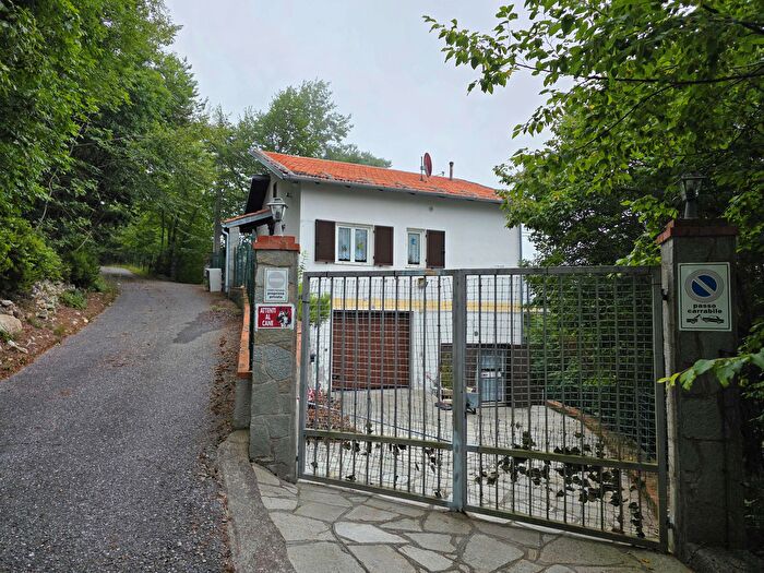 Casa trilocale in vendita in Via Giro di Loano, Castelvecchio Di Rocca Barbena