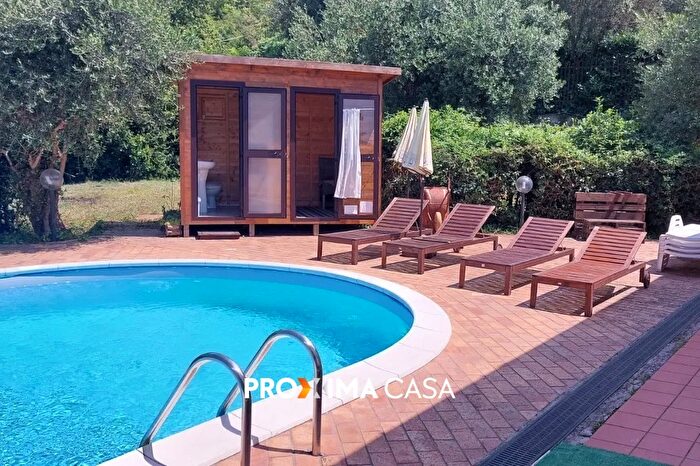 Casa con 10 locali in vendita in Via SantElia, Salerno