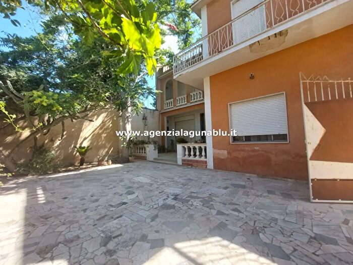 Casa con 7 locali in vendita in Lungomare San Vito, Mazara Del Vallo