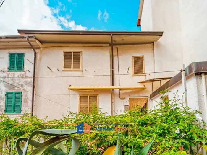 Casa quadrilocale in vendita in Via dei Colli, Massa