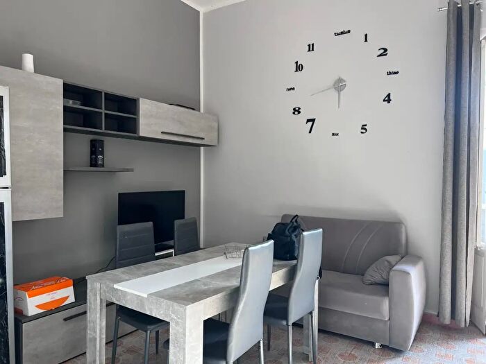 Appartamento trilocale in affitto in Via del Vespro, Palermo