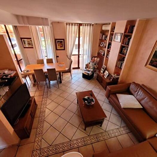 Appartamento con 5 locali in vendita in Buccinasco