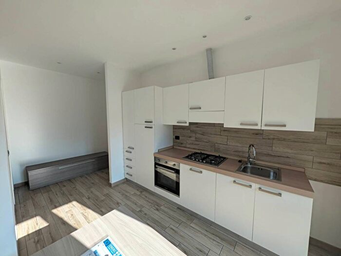 Appartamento trilocale in affitto in Via Angelo Inganni, Inganni, Milano