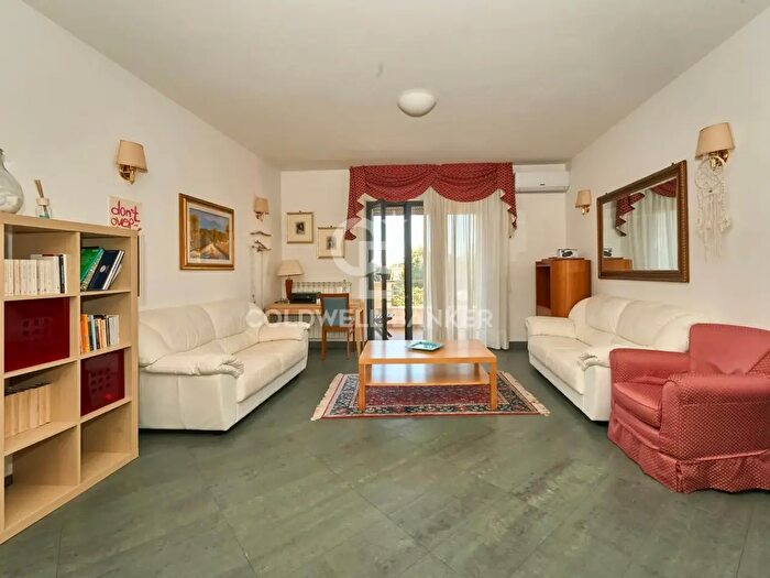 Appartamento con 9 locali in affitto in Via delle Magnolie, Santa Marinella