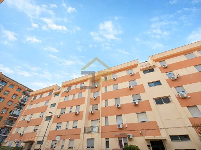 Appartamento con 9 locali in vendita in Via Marco Fanno, Palermo