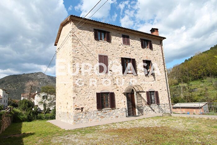 Casa con 6 locali in vendita in Lucca