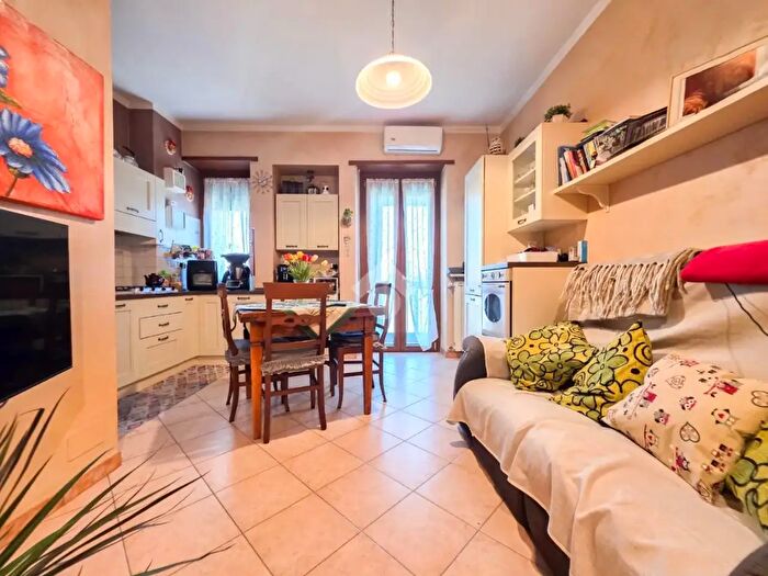 Appartamento trilocale in vendita in Str del Carossio, Torino