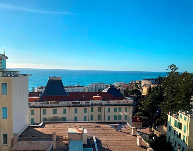 Appartamento trilocale in affitto in Corso degli Inglesi, Sanremo