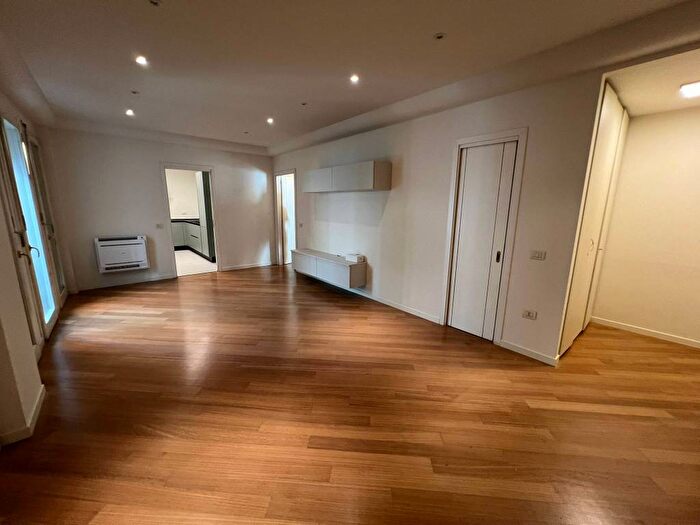 Appartamento trilocale in affitto in Vicolo Rialto, Piazza dei Signori, Treviso