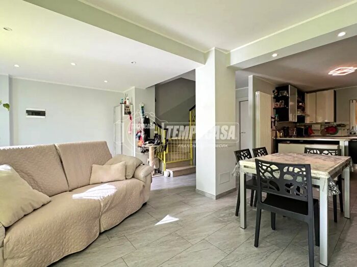 Casa con 5 locali in vendita in Via Aviè, Valdilana