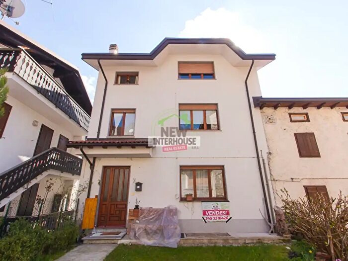 Appartamento con 7 locali in vendita in Via Borsatti, Claut