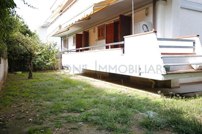 Appartamento con 6 locali in vendita in Via Romana, Massa