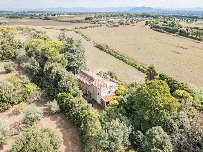 Casa con 12 locali in vendita in Via della Salivotta, Nepi
