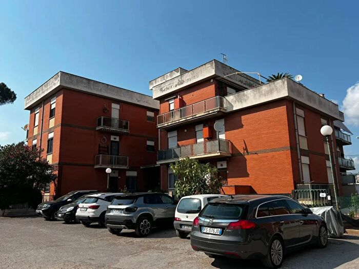 Appartamento con 7 locali in vendita in Via San Giacomo, Nettuno