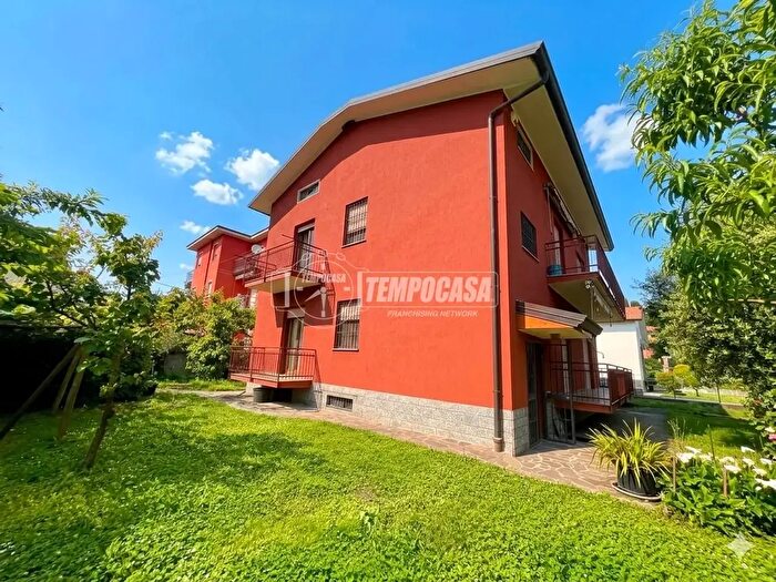 Casa con 8 locali in vendita in Via Don Luigi Monti, Credaro