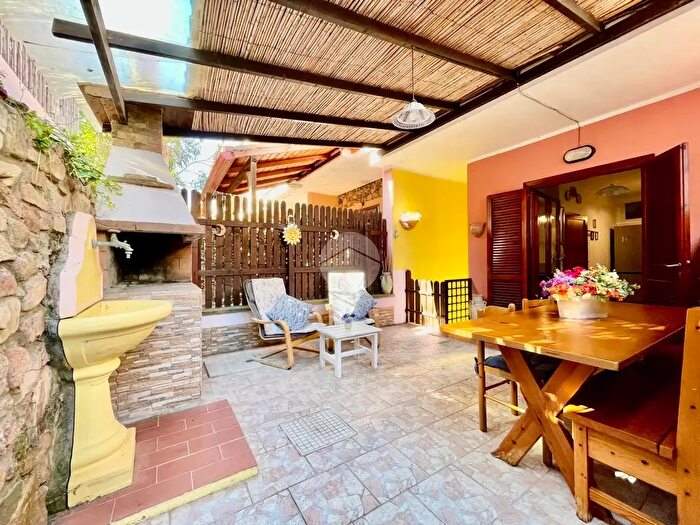 Appartamento trilocale in vendita in Via Belgrado, Villasimius