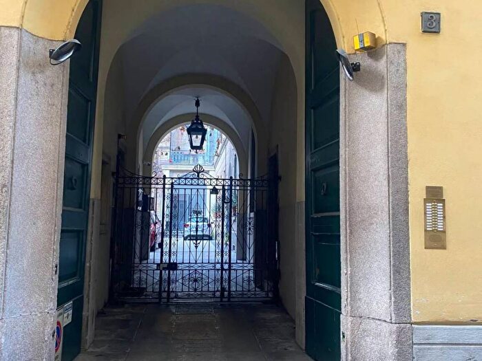 Appartamento bilocale in affitto in Via Cappuccio, SantAmbrogio, Milano