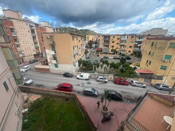 Appartamento trilocale in vendita in Via Gioacchino Chinigò, Messina