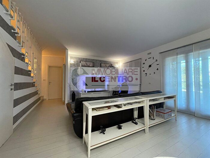 Casa con 5 locali in vendita in Sarzana