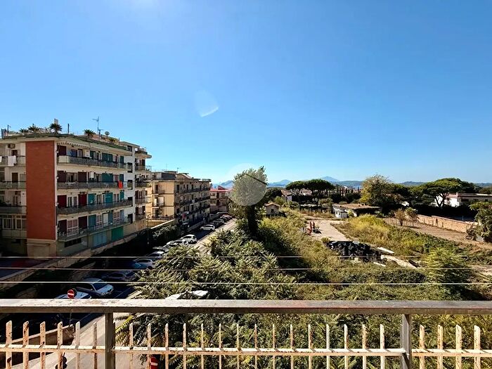 Appartamento trilocale in vendita in Pendio Sant'Elmo, Pozzuoli