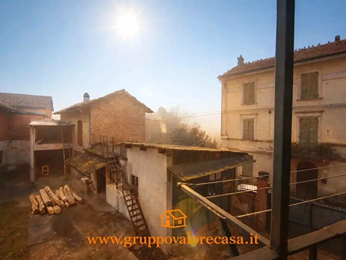 Appartamento con 12 locali in vendita in Castelnuovo Bormida