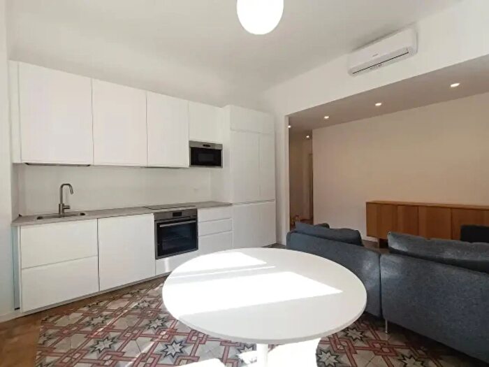 Appartamento trilocale in affitto in Via Trebbia, Milano