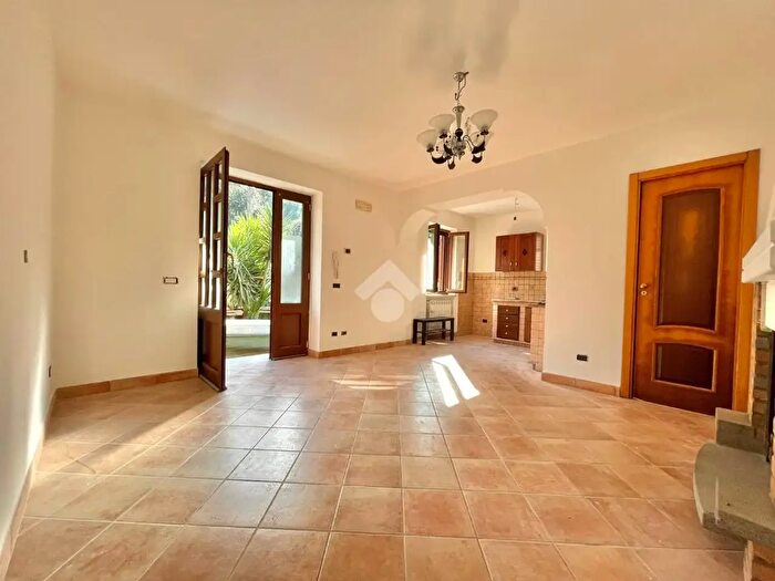 Appartamento trilocale in vendita in Via Padre Rocco, Massa Lubrense