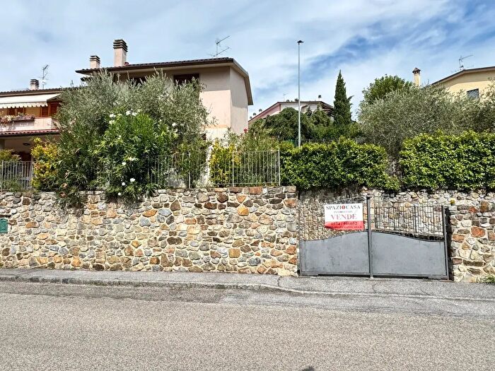 Casa con 6 locali in vendita in Via della Selva a, Vaiano