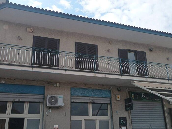 Appartamento quadrilocale in affitto in Cupa Vicinale Terracina, Fuorigrotta, Napoli