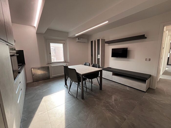 Appartamento trilocale in vendita in Via Giuseppe Soli, Modena