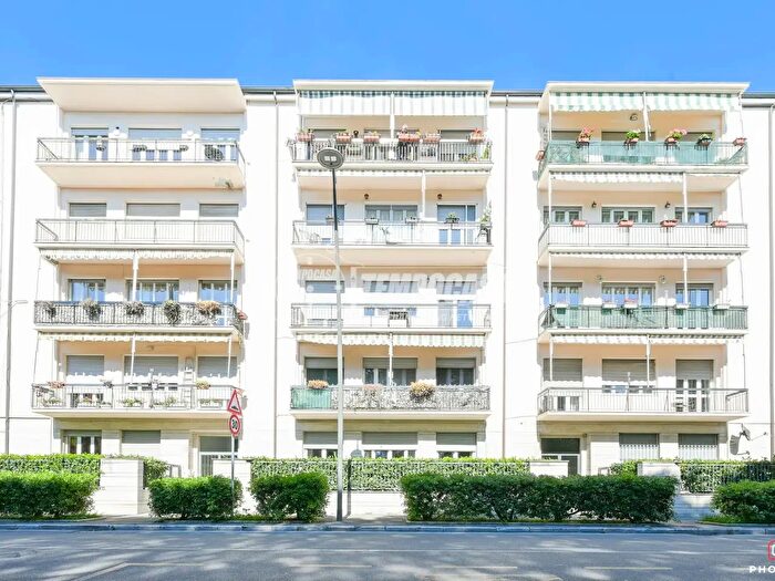 Appartamento con 6 locali in vendita in Viale della Libertà, Livorno