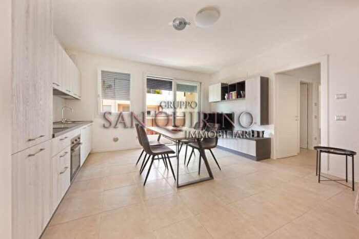 Appartamento trilocale in vendita in Via Novembre, Novi Di Modena