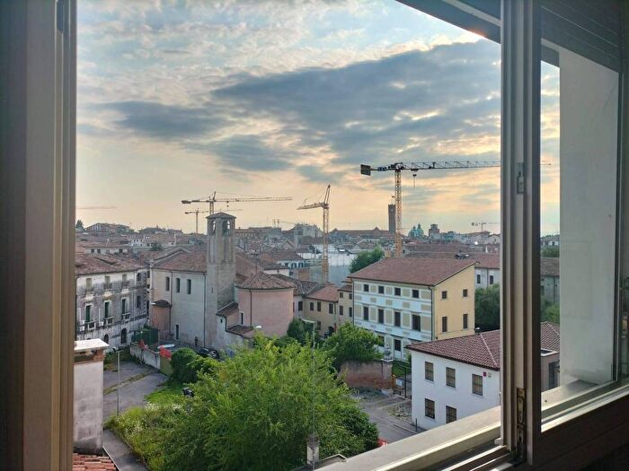Casa trilocale in affitto in Piazza del Grano Burchiellati, Treviso