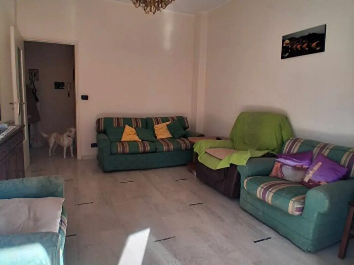 Appartamento trilocale in affitto in Via Montezemolo, Torino