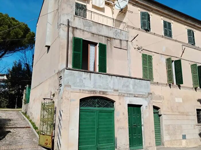 Appartamento con 5 locali in vendita in Via Garibaldi, San Costanzo