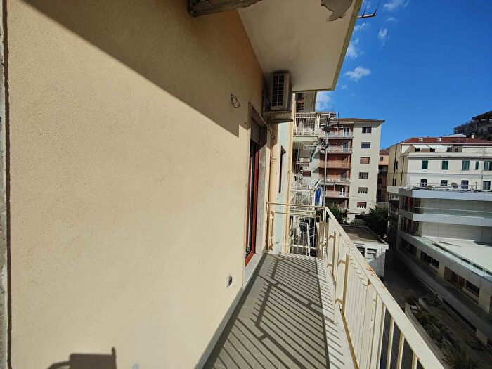 Appartamento quadrilocale in vendita in Via Francesco Manzo, Salerno