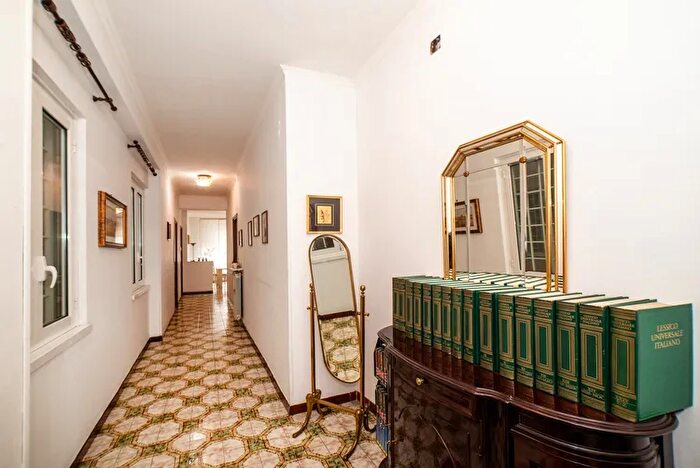 Appartamento trilocale in vendita in Roma