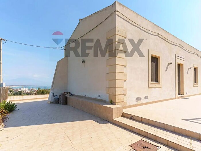Casa con 5 locali in vendita in Via Positano, Augusta